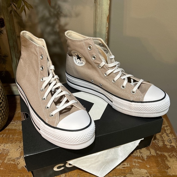 Converse - Picture 1 of 1